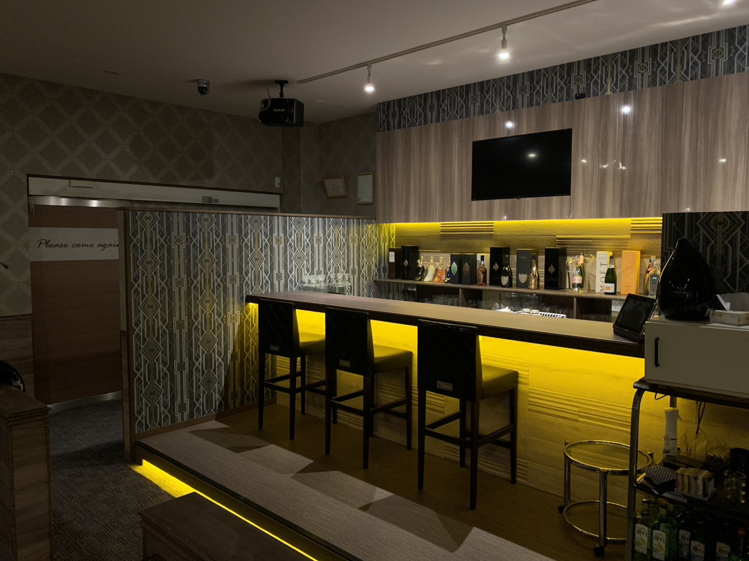 LOUNGE SPACE PLATINUM(プラチナ)